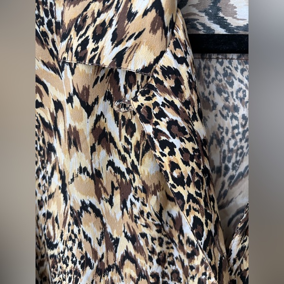 Vintage 100% Silk Leopard Print Blouse Animal Print Button Down Top S - Picture 6 of 11